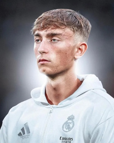 罗马诺独家报道，皇马签下怀森达成协议，5000万镑转会费分阶段支付至2026年底