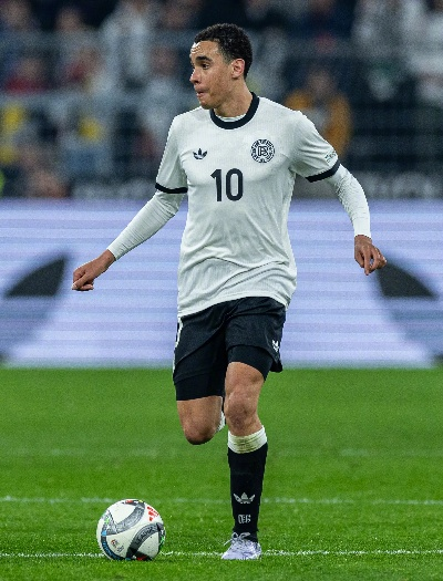 稳步康复！穆西亚拉今日重启有球训练，重返赛场在即